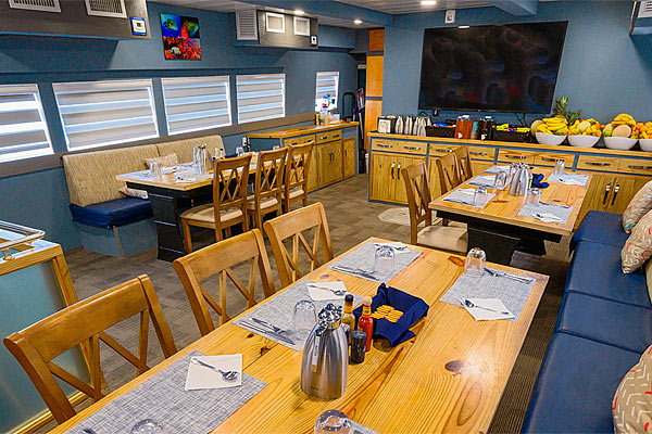 Салон на корабле Cayman Aggressor IV Салон на корабле Cayman Aggressor IV