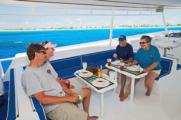 Открытая палуба, яхта Cayman Aggressor IV Открытая палуба, яхта Cayman Aggressor IV