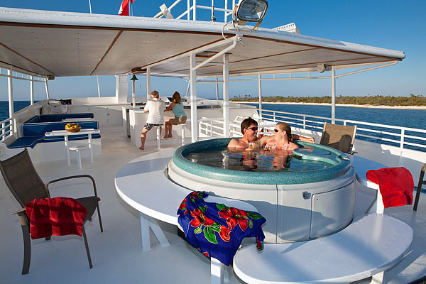 Джакузи на палубе, яхта Cayman Aggressor IV Джакузи на палубе, яхта Cayman Aggressor IV